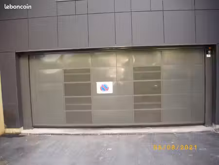 garage fermé à louer en centre-ville