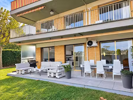 2 pièces en rez-de-jardin, terrasse, parking et cave