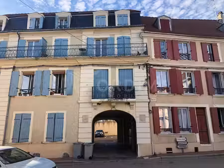 saint-florentin bel appartement f4 refait entièrement à neuf avec emplacement de parking s