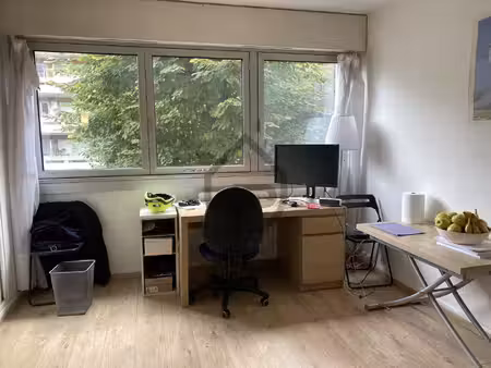 metro voltaire - studio de 25 m2 avec parking