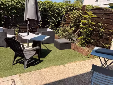 coquet t2, tram, jardin et terrasse