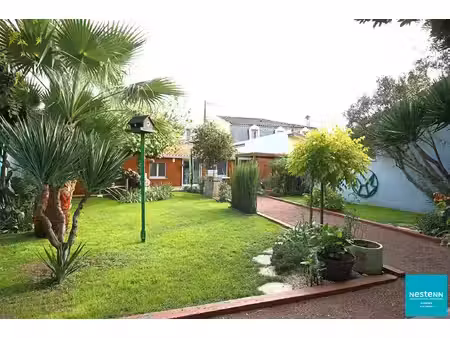 maison 3 chambres avec jardin arboré et parkings