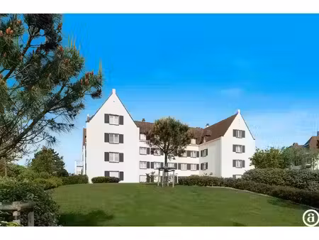 exclusief appartement met open zicht op de approach golf in het hart van het zoute.
