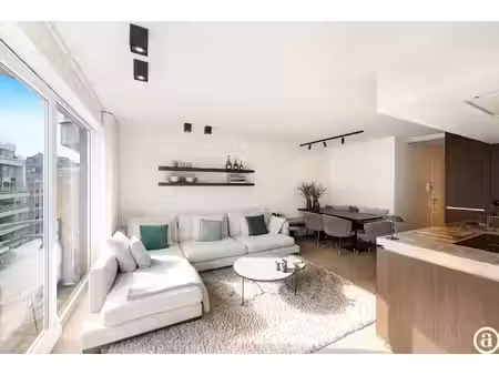 luxueus gerenoveerd 3-slaapkamerappartement nabij de zeedijk
