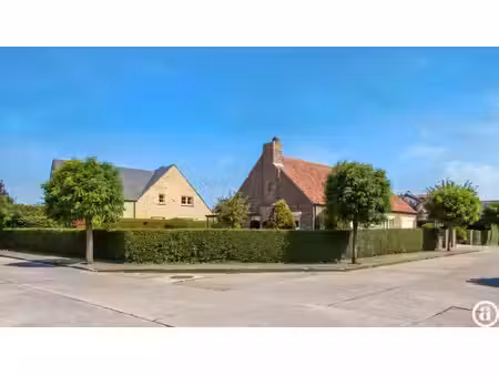 rustig gelegen villa aan de rand van knokke