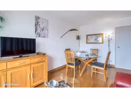 t1 bis meublé avec balcon en centre ville la rochelle