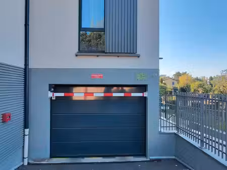 lot de 5 box fermés – investissement locatif – sainte-foy-lès-lyon prix : 150 000 – vente 