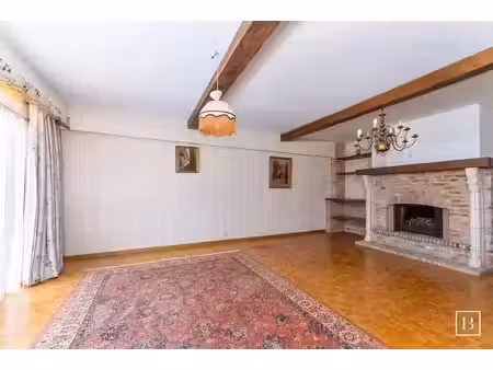 ruim appartement met inpandige garagebox nabij het centrum