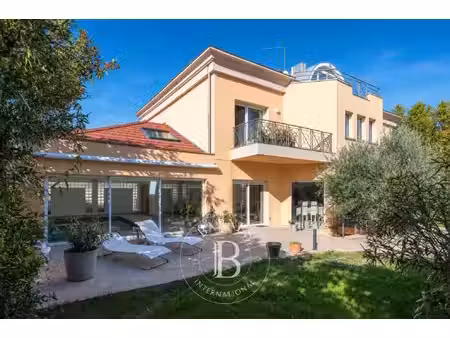 montchat - maison de 431,65 m² - piscine intérieure - jardin - garage