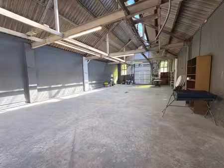 entrepôt de ± 200 m² à louer