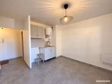 studio 1 pièce 19 m²
