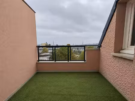 palaiseau centre ville - f4 de 77m² - balcon et parking