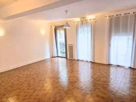 auch basse ville - bel appartement t4 de 132 m2 avec cour