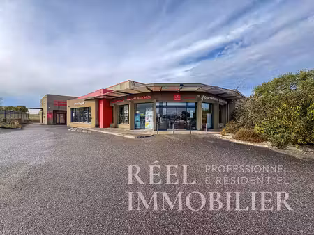 bâtiment commercial et professionnel de 1 672 m² / zone commerciale