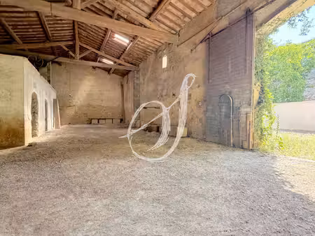 chai à réhabiliter sur 800 m2 de terrain