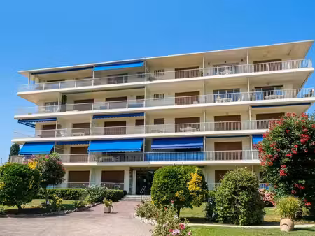 antibes – salis : superbe studio meublé rénové avec parking