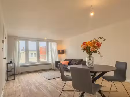 stijlvol gerenoveerd 2-slaapkamerappartement op een rusti...