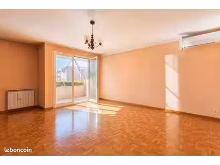 cœur gratte-ciel t2 de 56m2 , ascenseur, terrasse, climatisé et box fermé