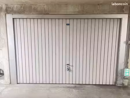 box fermé 11m2, sécurisé en sous sol, cergy le haut (secteur gare)