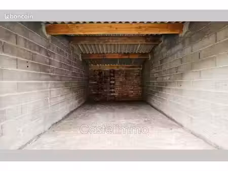 parking/box 15 m² castelsarrasin