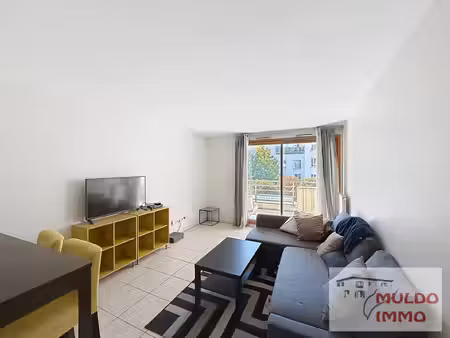 t2 de 49 m² + terrasse entièrement sur jardin