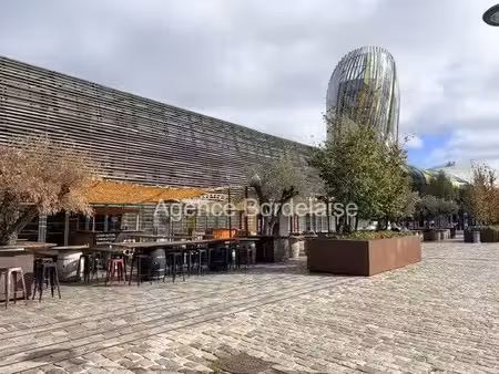 bordeaux, halles de bacalan, stand env 12 m².