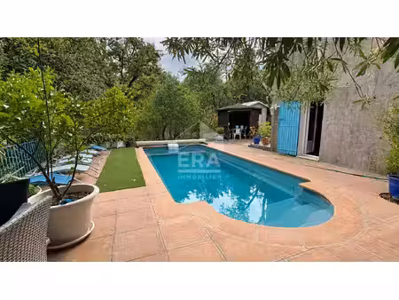 maison atypique avec piscine, un bien rare sur le marché !