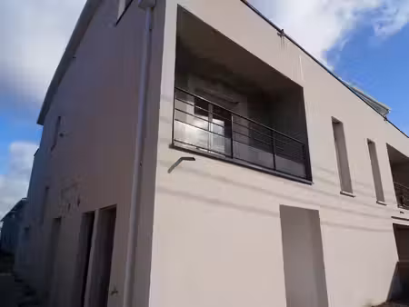 appartement t2 avec terrasse, jardin privatif et parking m