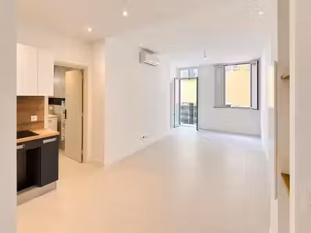 à louer nice – vieux-nice / préfecture – 2 pièces 45 m² – climatisé – balcon