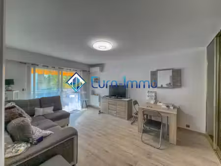 2 pièces 44m2 - balcon 7,30 m2 - cave - 2 minutes à pieds de