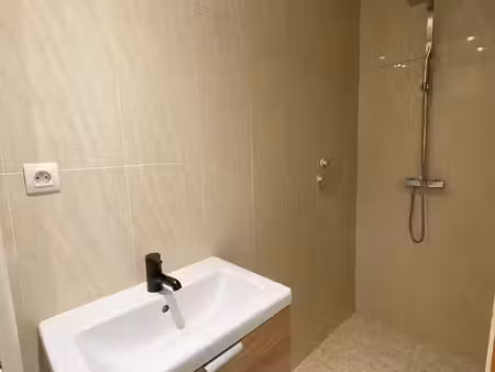 studio meublé 20 m² – proche rer e – 750 charges comprises