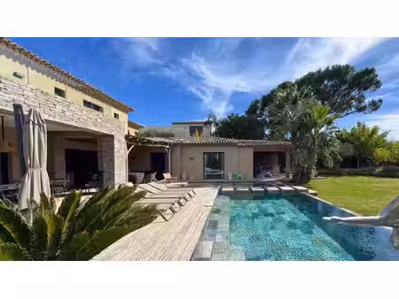 saint-tropez – propriété contemporaine au cœur d'un domaine privé sécurisé