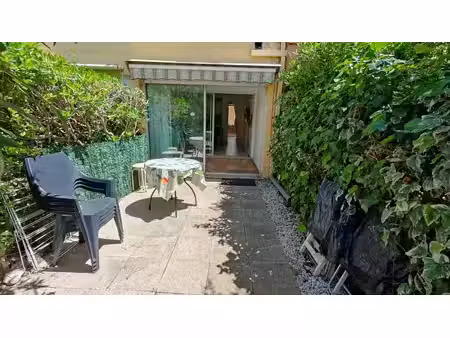 le cap d'agde : studio en rez-de-jardin avec loggia, secteur de la clape, proche du port..