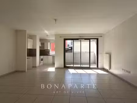 quartier chartrons - appartement t3 avec terrasse et garage privatif