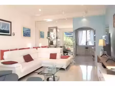 appartement de maitre avec caves et dépendance