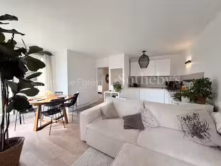 t2 entièrement rénové – terrasse 28 m² plein sud – garage inclus