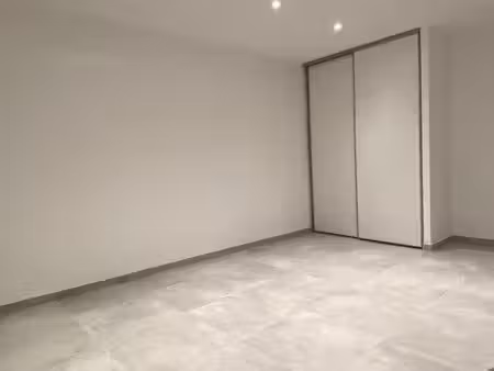 t1 de 33,79 m² avec balcon, cave et parking collectif – villeurbanne