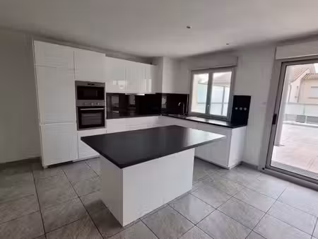 a louer - toulouse roseraie - appartement rooftop t3 de 86.55m² avec une terrasse de 73 m²