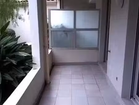 trois pièces avec terrasse et garage dans une résidence