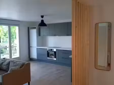 charmant t3 meublé de 54 m² – nantes – 2 chambres avec box de stationnement privatif