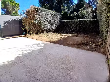 maison familiale 4 pièces avec jardin, mitoyenne d'un côté
