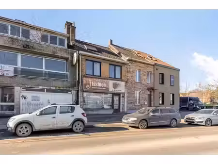 immeuble mixte avec potentiel de maison unifamiliale