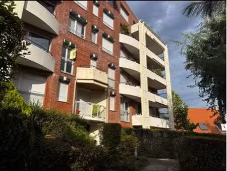 t2 lumineux de 49 m² – résidence recherchée, verdoyante et calme – garage fermé – métro et