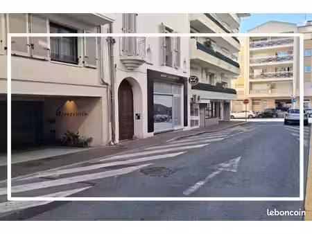 parking/box 13 m² cannes