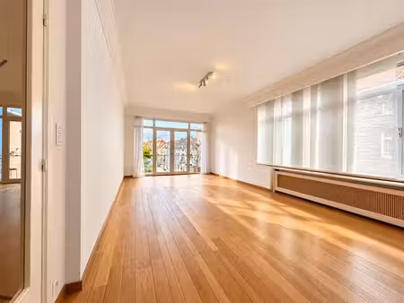 appartement spacieux avec vue sur place jean vander elst