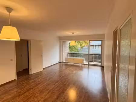 uccle saint-job – lumineux 2 chambres, terrasse & parking
