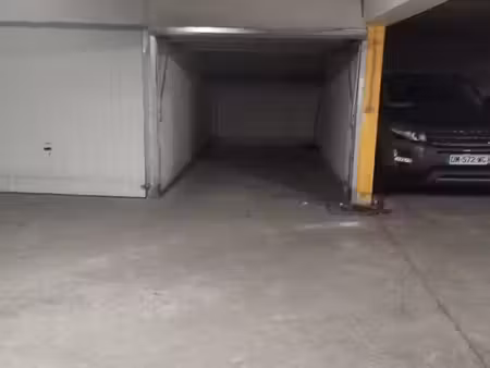 vente garage fermé gratte ciel