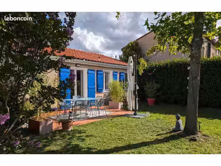 maison individuelle restaurée, jardin arboré, garage dans cadre de vie calme, proche toute