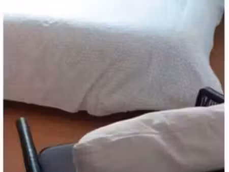 loue grande chambre meublée claire