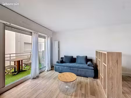 grand studio meublé 35 m2 avec balcon - 200m du bassin
